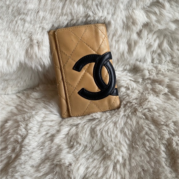 Chanel beige Cambon key holder